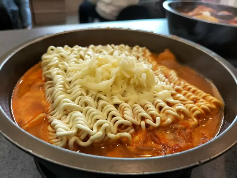 韓式料理竟然還有麻辣鴨血鍋-嘉義拌伴家韓式料理