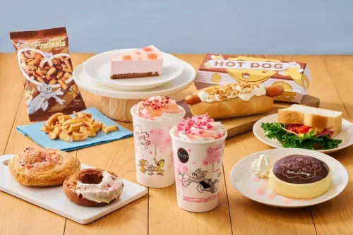 最萌貓鼠聯名來了！日本TULLY'S COFFEE「湯姆貓與傑利鼠」粉嫩櫻花限定飲，加碼質感周邊搶先看，開啟粉絲荷包大戰。