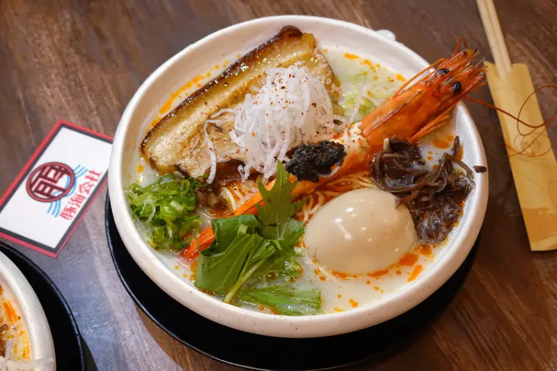 中山區好吃拉麵推薦-捷運松江南京站豚海拉麵製作所，四平陽光商圈外帶烏龍麵，拉麵內用免費加麵加湯