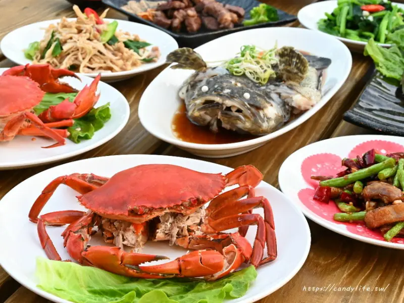 東海灣海鮮市集｜台中海鮮市集再一間！魚港直送新鮮現撈魚貨，活體海鮮龍蝦、蟹，價格超便宜，現場提供代客料理，還有義大利麵只要銅板價起～