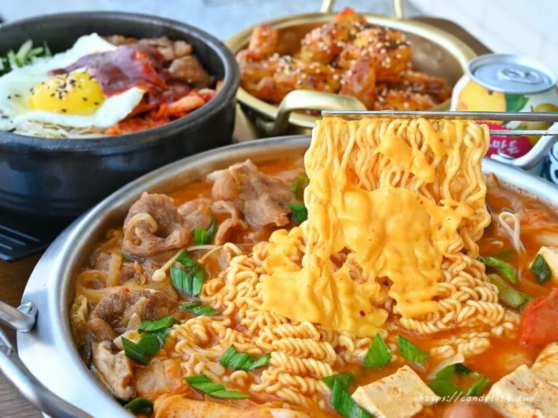 釜山飯局｜台中海線的朋友們也吃的到道地韓式料理，激推韓式部隊鍋，料超多，兩人分食剛剛好～