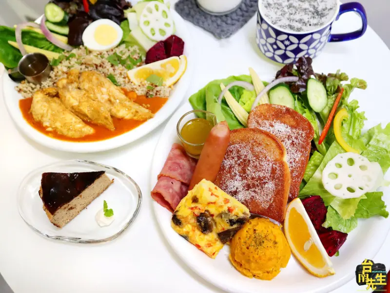 台南早午餐／藏身超隱密巷弄中／50多年台式老屋建築／早午餐結合民宿／綠意盎然植栽空間／連在地人都差點找不到