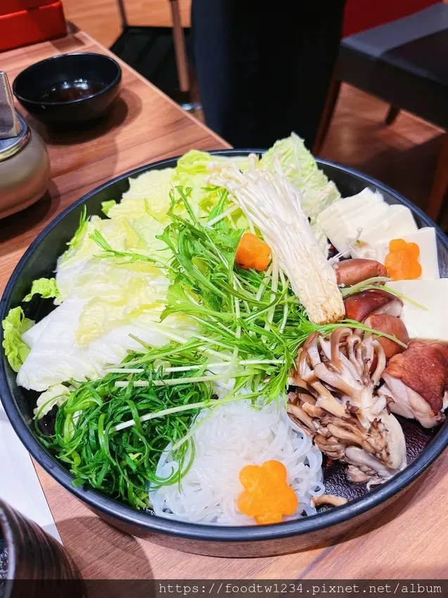 [台北日式]板橋區板橋站「藍屋 和風御膳」日式小菜美味無限吃飽飽/精緻豐富和風御膳/餐點種類多元選擇多樣/附菜單