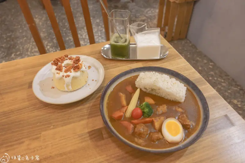 板橋美食。旧宅在 Near Home Cafe  飄出咖哩香的寵物友善老宅咖啡廳