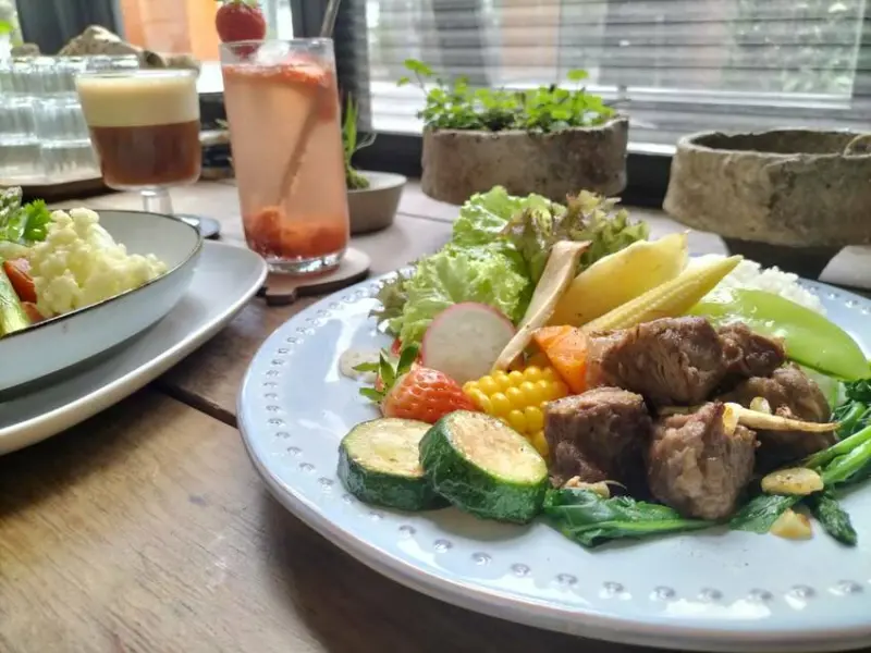 被滿滿綠意包圍的餐廳-嘉義島上西西