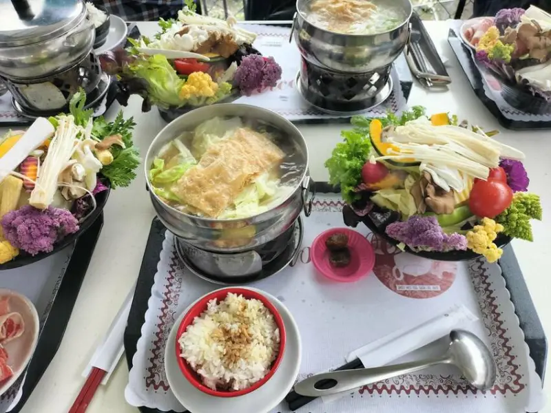 美美的櫻花配茶油雞鍋-南投信義冠鈺園茶園小火鍋