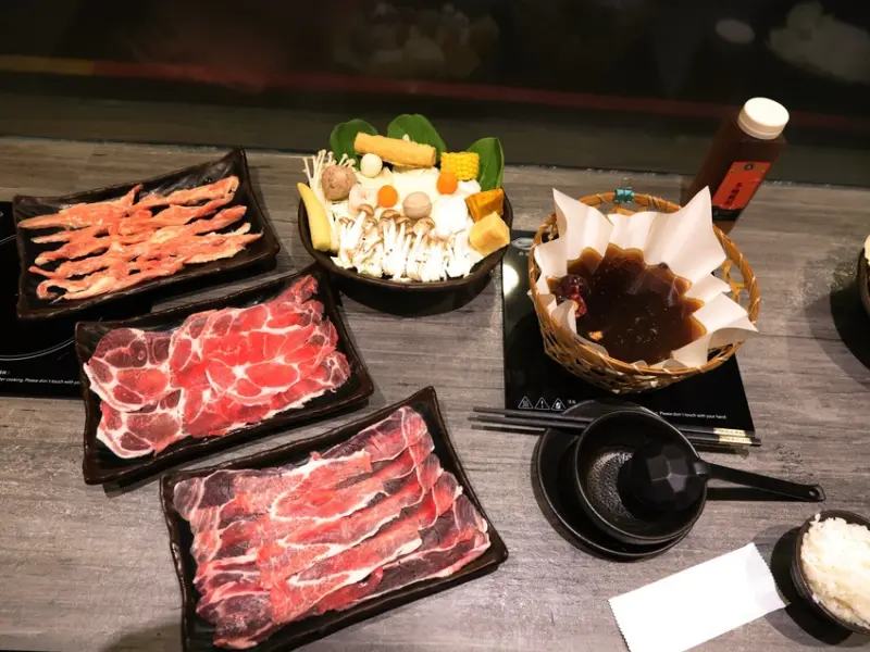 台南南區火鍋必吃 - 食光鍋客 嚴選食材 高CP值 藥膳養身 精緻個人紙火鍋