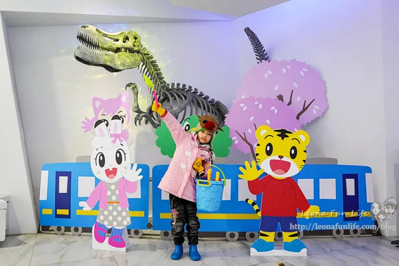 不用到合歡山也能賞雪，跟著巧虎好朋友雪之旅一起推雪人打雪仗|500坪寬敞恆溫雪場