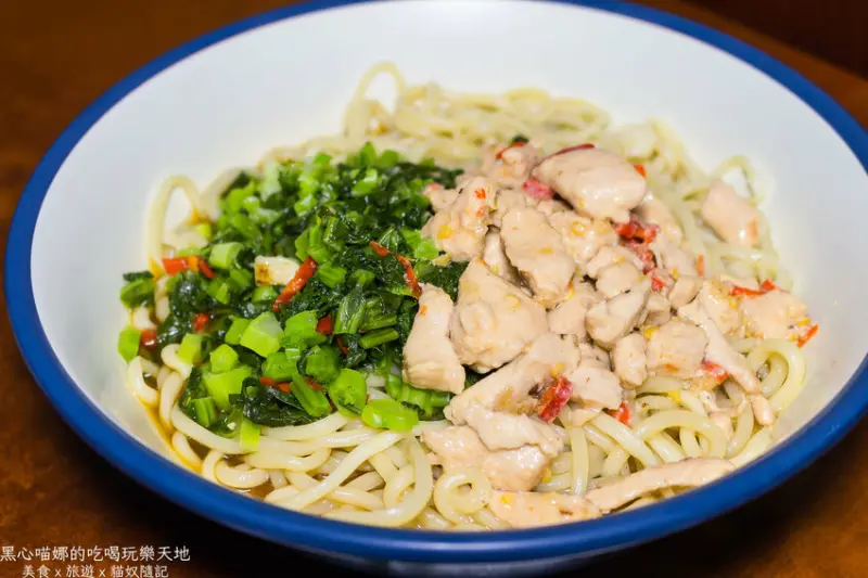 高雄新興︱姚家蘭州手工現拉麵店　Ｑ彈有勁手工現拉麵條、必點雞油香氣迷人的雪紅辣雞麵！