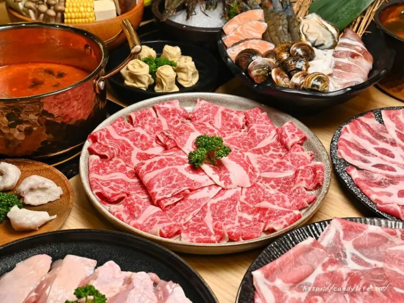 天童本湯鍋物｜台中高CP值火鍋推薦！九種湯頭任選不加價，激推雙肉主食，超大份量讓你吃飽飽～
