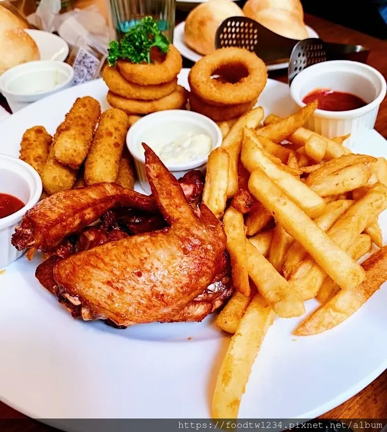 [台北早午餐]新店區新店站「La Villa Cafe」依山傍水美食美景雙重享受/湖光山色食物美味/服務親切環境愜意(附菜單)