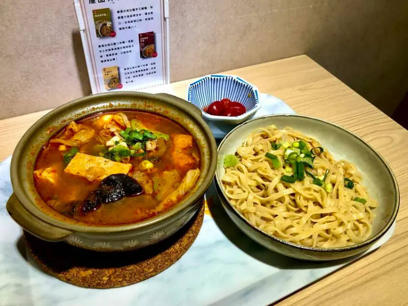 緒食一鍋小麻辣｜信義區高CP值客製化文青獨享鍋物！獨創低普林軟嫩多汁麻辣鴨血豆腐！台北麻辣鍋推薦、後山埤美食推薦、信義火鍋推薦、信義麻辣鍋推薦、後山埤火鍋推薦