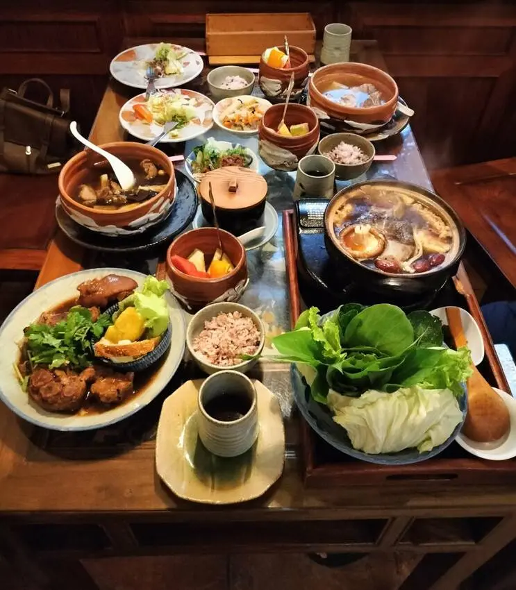 隱身在中藥行二樓的藥膳食補養身餐廳-嘉義心宜草堂