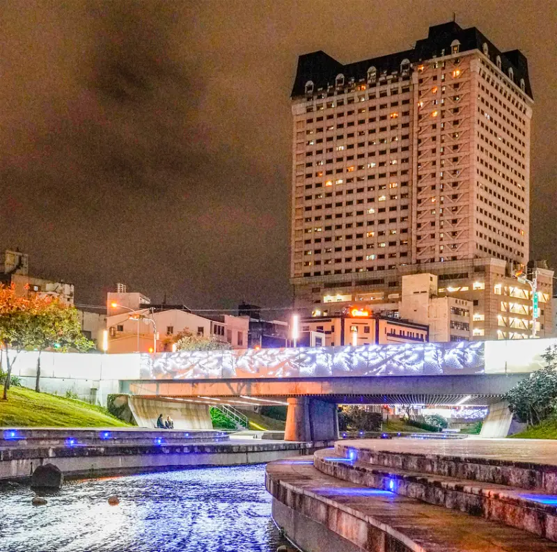 台中鳳凰酒店 | 本體是鳳凰食號早午餐吃到飽的親子樂園飯店