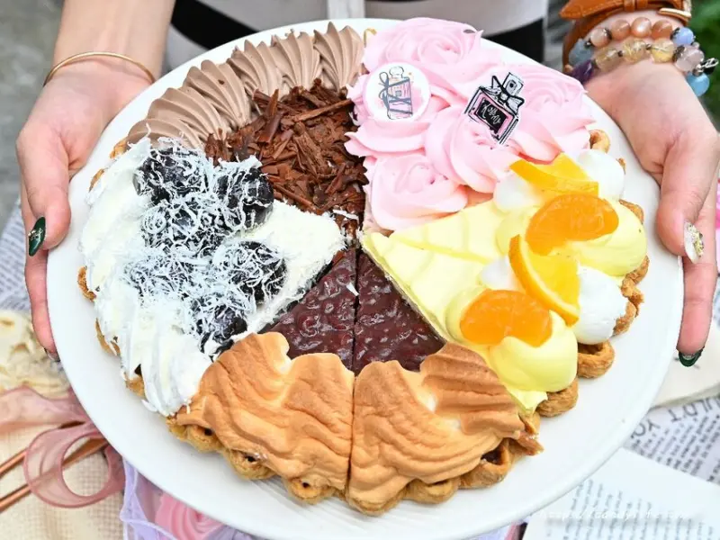 不一樣的母親節蛋糕就在薔薇派！一個蛋糕五種口味，早鳥預購優惠多多，還有加碼買二送二優惠！