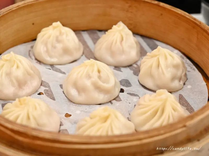 大七湯包｜台中爆漿湯包推薦，現點現擀，皮薄餡多，湯汁多到爆！