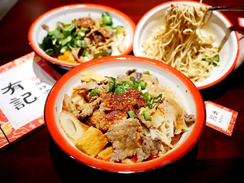 有記麻辣燙-台中北京味麻辣燙，一秒穿越到北京，餐點、環境原汁原味，每日限量牛百葉別錯過，辣醬拌開享用超過癮~
