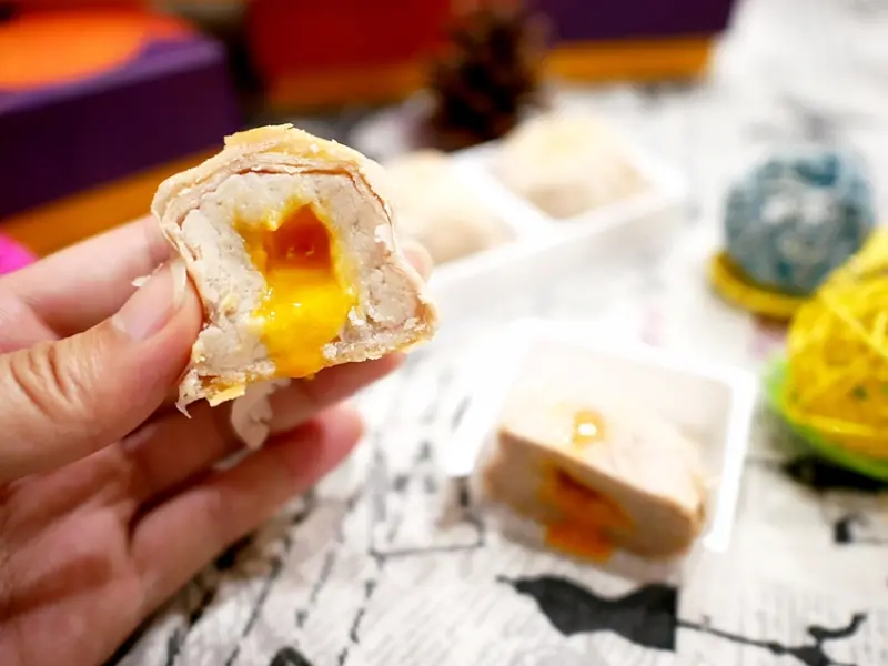 台北老字號伴手禮「三統漢菓子」，芋頭控必吃的爆漿流心酥超罪惡，酥脆濃心捲口味豐富，怕甜的人也愛不釋手~