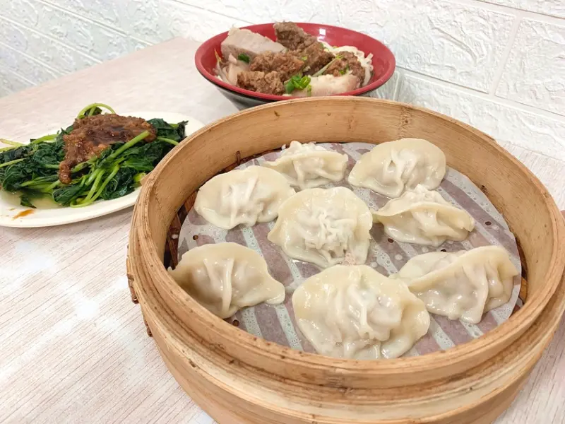 大里薄皮湯包、蒸餃咬開超多汁，營業到凌晨3點是大里少數的宵夜