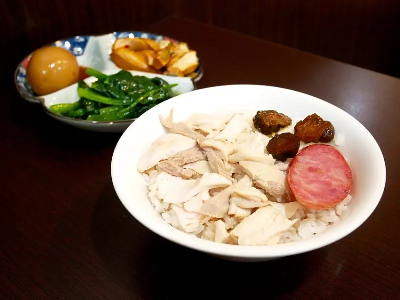大里「天天來火雞肉飯麵」，軟體園區/藝術廣場斜對面，大塊火雞肉片而非肉絲更有料，陽春麵的肉燥給超大方，軟嫩滷肉入口即化我愛~