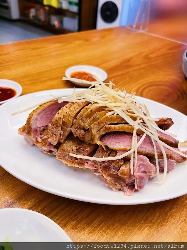 [台北小吃]中山區中山國小站「阿萬鵝肉」誤打誤撞挖掘的老店好滋味/鵝肉鮮嫩小菜選擇多樣/服務貼心環境乾淨/附菜單