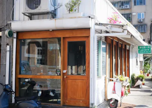 耳邊風erbianfeng _ 大稻埕碼頭旁的寧靜咖啡廳