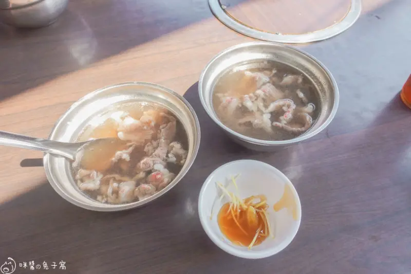 台南美食。阿財牛肉湯  安平老街上好喝順口的在地人推薦牛肉清湯