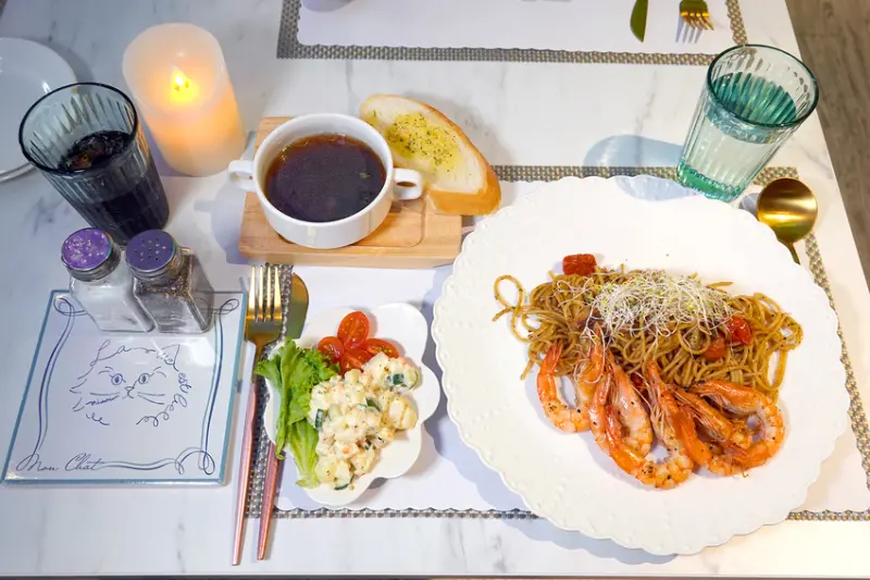 台北南京西路餐廳推薦-圓環星盒貓語StarBox Cafe & Bar，隱身豪宅的台北貓咪餐廳，可擼貓、聚餐、下午茶、小酌的無菜單無國界料理 