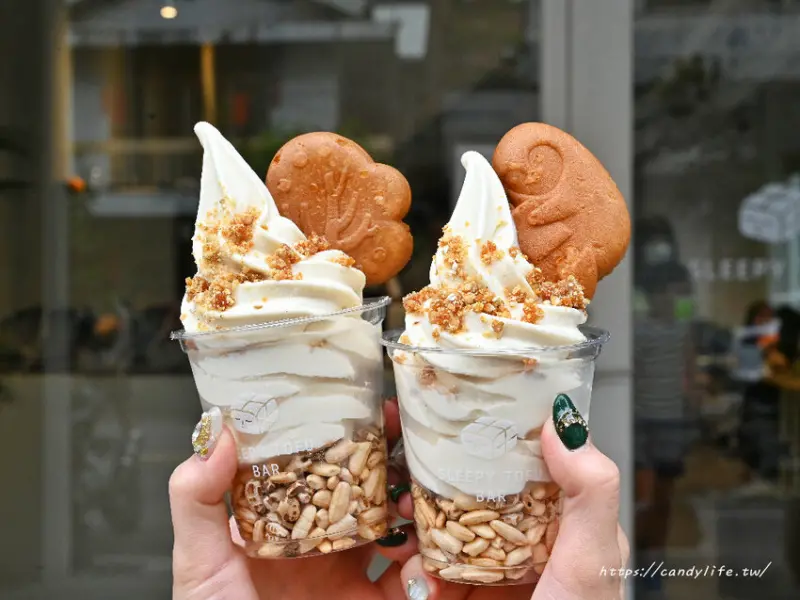 眠豆腐台中店｜將寢具店搖身變成網美咖啡館，結合Tofu Bar特色美食的床墊體驗館，激推豆乳霜淇淋～