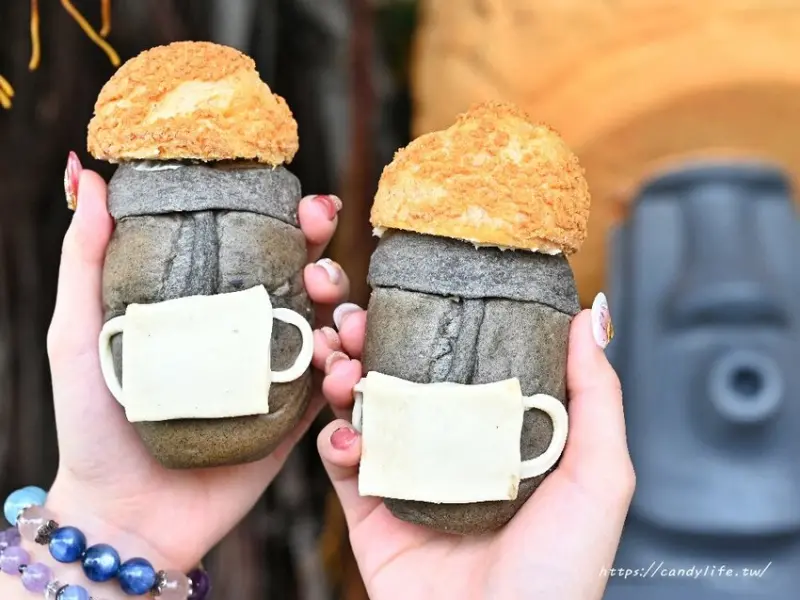 旅禾泡芙之家｜超夯人氣麵包「摩艾麵包」也戴上口罩了，萌萌模樣，一出爐就售空，每日限量販售，想吃請先電話詢問～