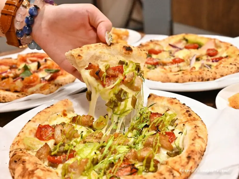 紅龜桂義台料理｜結合台式料理的創意披薩，現烤披薩只要1分半，還有推出真空冷凍披薩，加熱超方便！