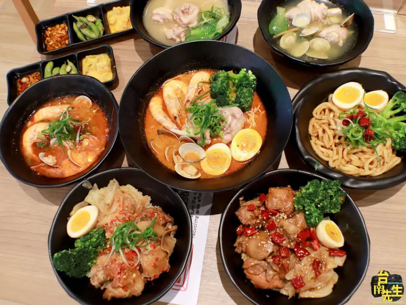 台南南洋風料理／集合新加坡、馬來西亞、泰國等各國招牌菜色／嚴選食材搭配獨家調配醬汁／餐點豐盛料多實在出餐快／台南三井OUTLET必吃美食