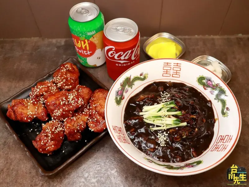 台南韓式料理／專賣韓式炸醬麵、炒碼麵、韓式炸雞／道地口味一秒到韓國／限量供應晚來吃不到／1人作業現點現做趕時間不要來