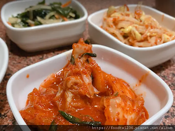 [台北韓式]中山區中山國中站「首爾韓國正統家庭」超正統的平價韓式料理/泡菜超道地小菜無限續/料理選擇多樣附菜單