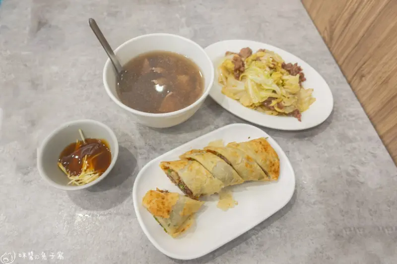 台南美食。文章牛肉湯  最夯老字號台南必喝連鎖牛肉湯  必點高麗菜牛肉