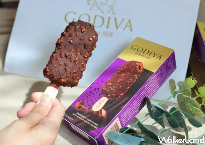 7-ELEVEN「GODIVA熱可可粒杏仁黑巧克力流心雪糕」 / WalkerLand窩客島整理提供 未經許可不可轉載
