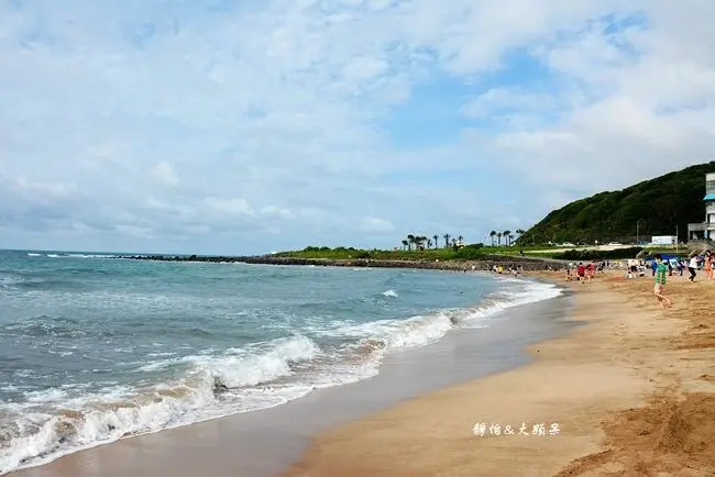 /雙北免費玩水景點推薦：白沙灣海水浴場 WalkerLand窩客島整理提供 未經許可不可轉載