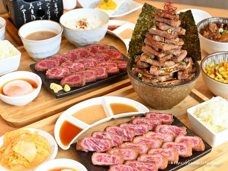 台中人氣嵐山炸牛排夏日限定芒果季登場！採用每週直送北海道十勝鮮乳製作的芒果鮮奶酪，不只芒果甜點，還有芒果入料的特色小菜，芒果控必吃～