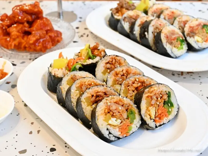 莫果meo geo韓式飯捲｜隱身在巷弄中的文青韓式飯捲專賣店，飯捲紮實好吃，還有暖暖韓式鍋物及韓式炸雞～