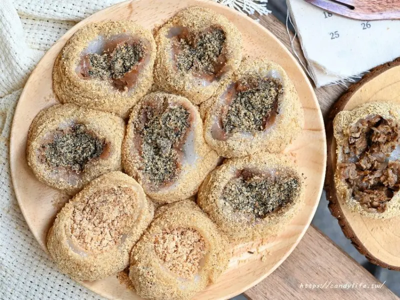 芳塢碼頭專業麻糬｜台中好吃麻糬推薦～綜合禮盒可客製化口味，現場還有販售單顆麻糬～