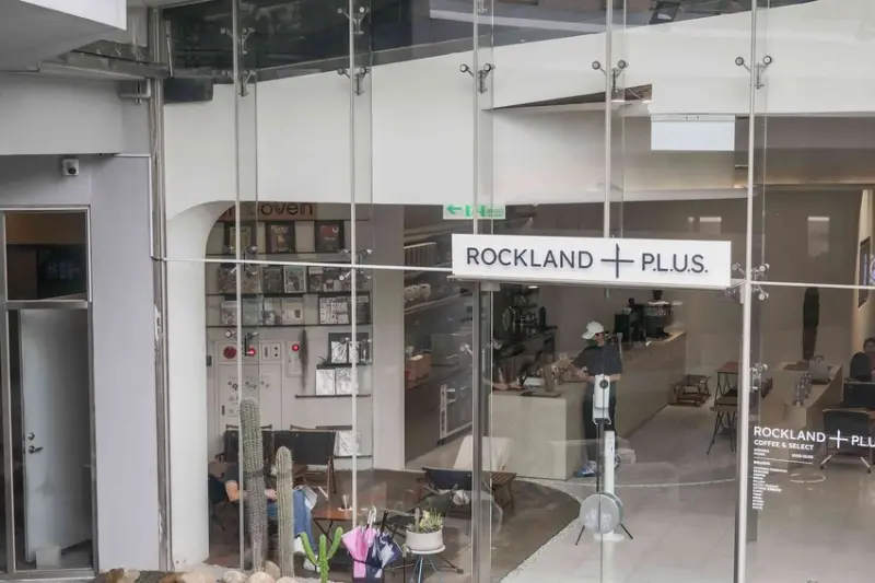 ROCKLAND＋P.L.U.S ．台中草悟道廣場．戶外露營美學複合式咖啡廳