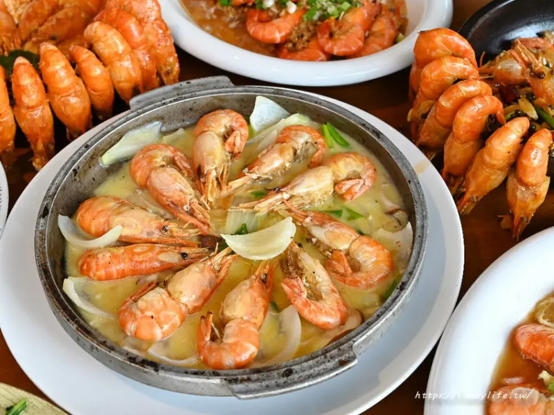 鴻龍宴｜台中活蝦料理餐廳竟然看得到整艘船！還有超狂全蝦宴現在只要甜甜價～