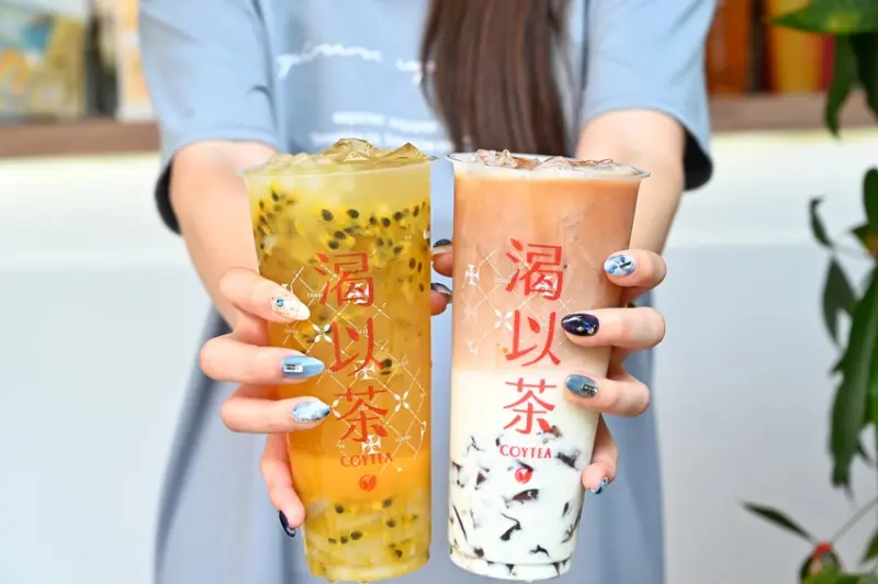 渴以茶｜用料不手軟！鮮果茶喝得到滿滿新鮮果肉，還有招牌堅果奶蓋也是人氣必點～