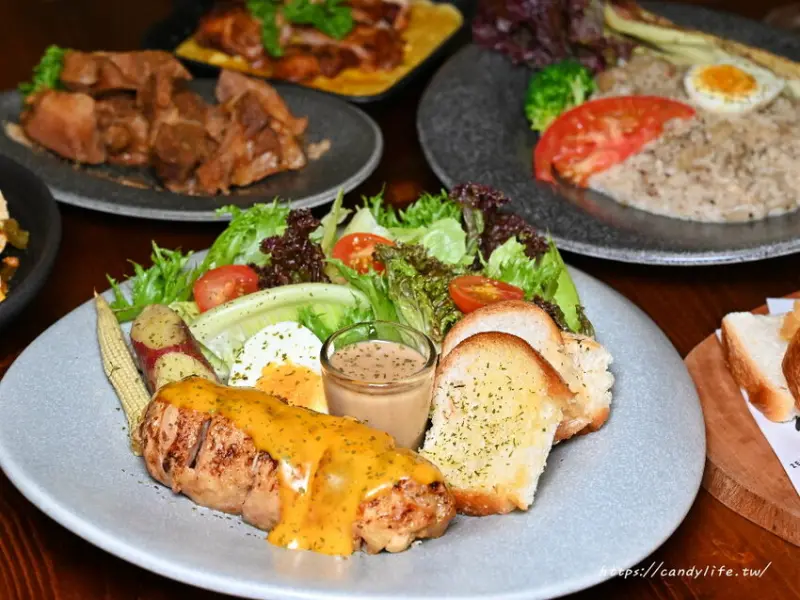 宅樂咖啡 Zeller Coffee建國店｜結合露營風的網美咖啡館，可以在帳棚裡頭喝咖啡享美食，白天還可以吃到餐酒料理呢～