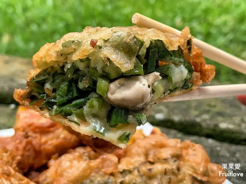 從早餐到凌晨，隨時都可以吃到蚵嗲、魷魚嗲，晚上七點後還有外送服務