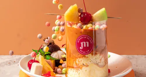 桃園人終於吃到了！台北爆夯「Meat Up」進軍桃園藝文特區，超浮誇「泰奶瀑布舒芙蕾、大份量早午餐」桃園人手刀訂位。