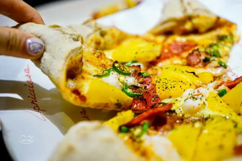 義大利人生氣中！天母『卡布里喬莎capricciosa』讓台灣鳳梨走進太陽披薩 鹹甜牽絲一夏！ - Cutier吃飯中 