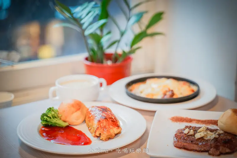 YumYum 好吃好吃-2號店 | 全台北最平價！找不到319元就能吃到高檔威靈頓牛排！ 自製黑胡椒松露醬 增添鹹香。公館站牛排推薦。捷運公館站