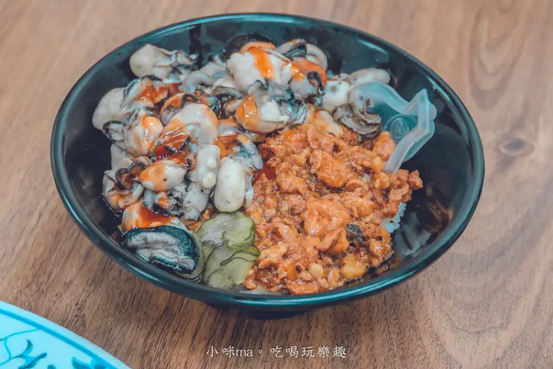原味漁村小吃 | 爆炸鮮蚵滷肉飯 IG打卡必吃美食。超鮮小卷米粉也不能錯過。食尚玩家推薦。澎湖美食