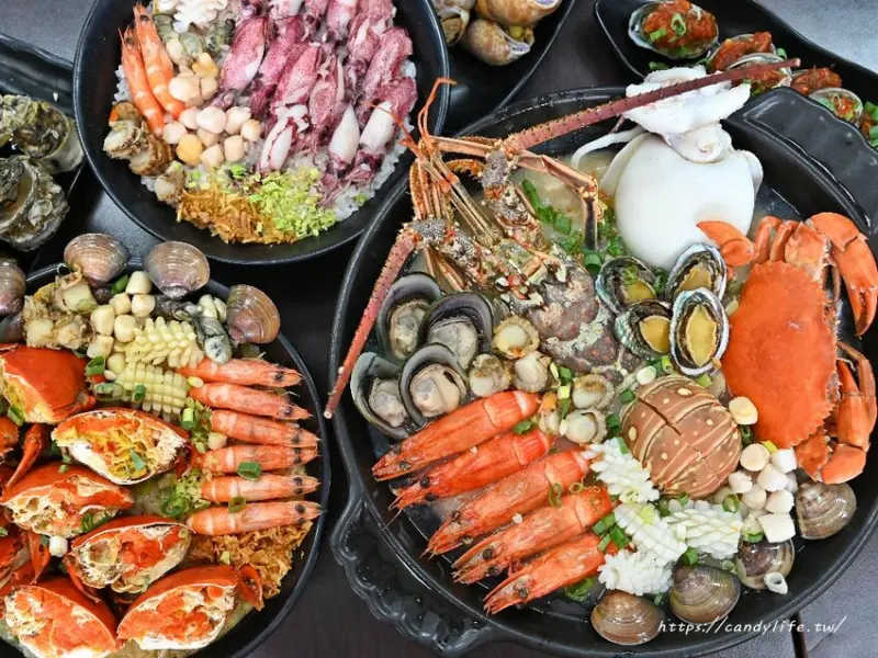 粥狂｜台中最狂海鮮粥，海鮮多到看不見粥，最低只要110元起，還有超狂紅蟳粥，蟹膏多到爆，每日限量，想吃只能碰運氣！